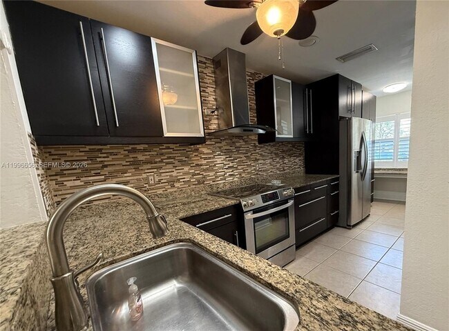 Building Photo - 3015 SW 20th Terrace