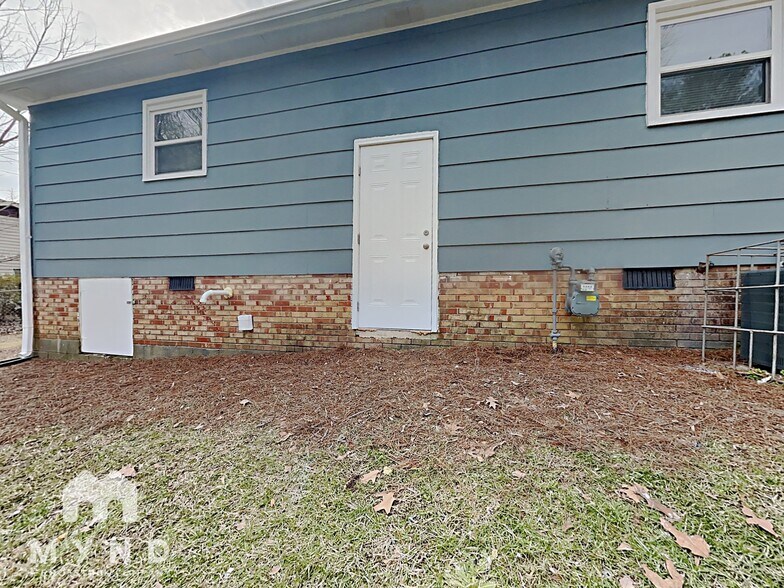 Building Photo - 654 Newcastle Rd