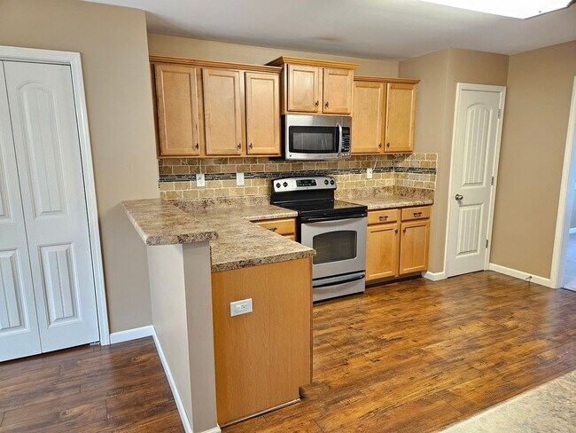 Building Photo - Rare 3 bedroom 2.5 bath home located in Dallas