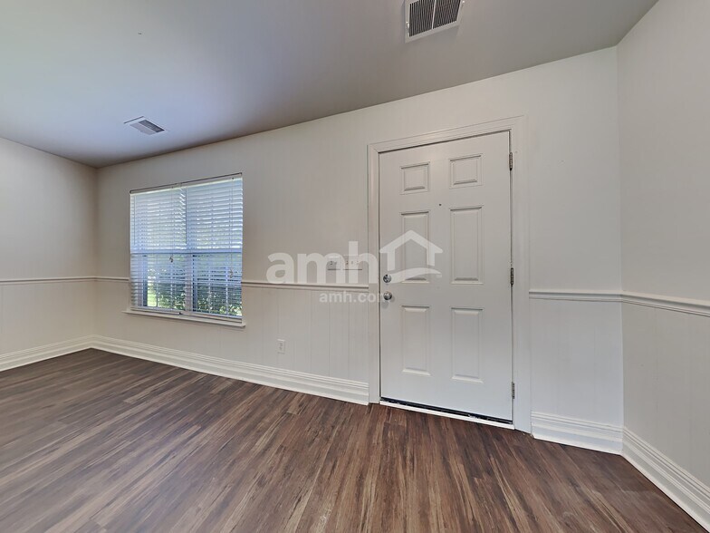 Building Photo - 122 Towering Pine Dr