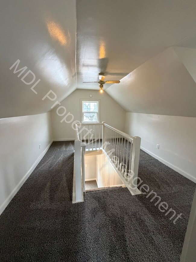 Building Photo - Adorable 2 Bedroom Home with 2nd Level and a Garage!!