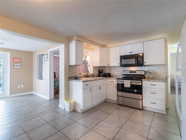 Building Photo - 2048 Melody Dr
