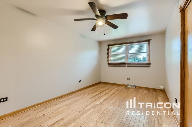 Building Photo - 14353 S Glen Dr W
