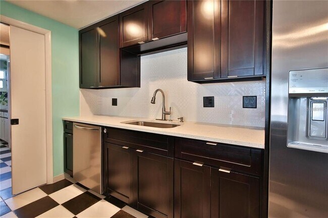 Building Photo - 7355 Cass Cir