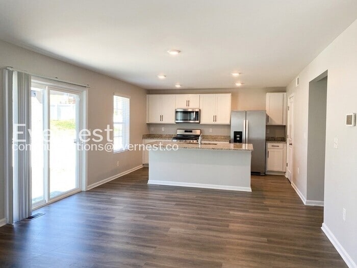 Building Photo - 21 Valiant Ct