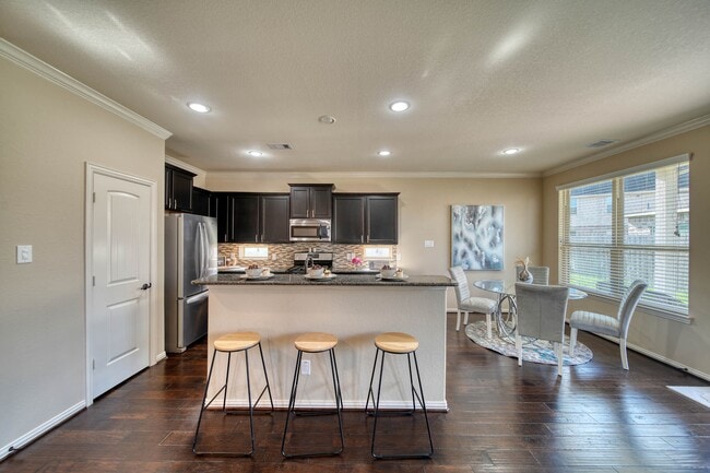 Building Photo - 6303 Wood Creek Ln