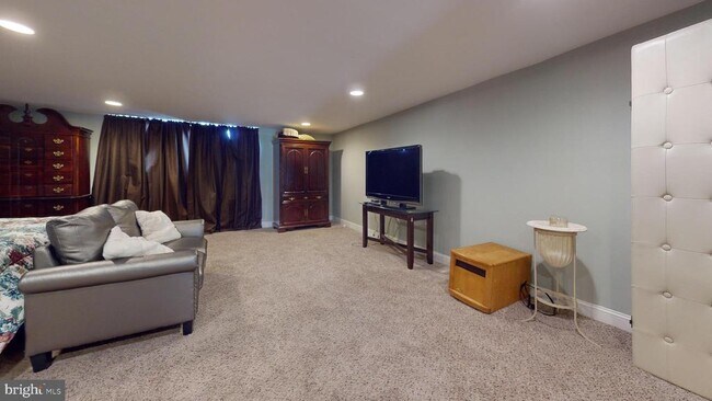 Building Photo - 8902 Blue Grass Rd