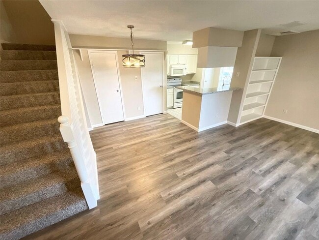 Building Photo - 1515 Sandy Springs Rd