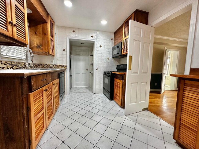 Building Photo - 2701 13th St S