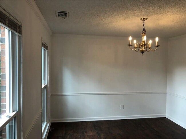 Building Photo - 2535 Raintree Way NE