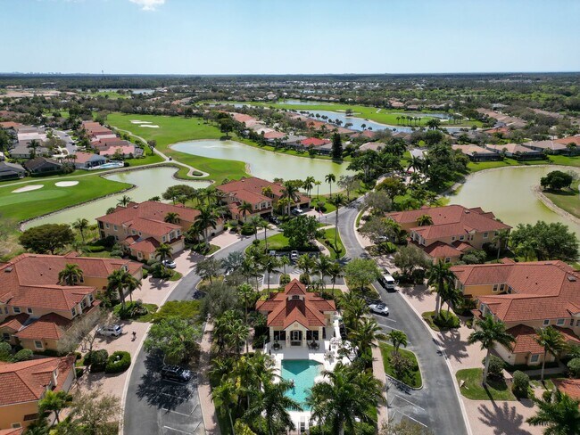 Building Photo - 3 Bed + Flex, 3 Bath 2,686 Sq Ft - Top Floor Coach Home