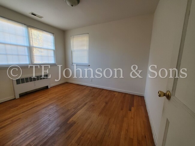 Building Photo - Spacious 2 Bedroom Condo