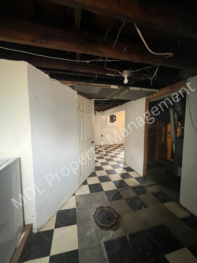 Building Photo - 3 bed 1 bath Home!