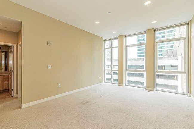 Building Photo - Live in the Heart of Downtown Fort Worth!