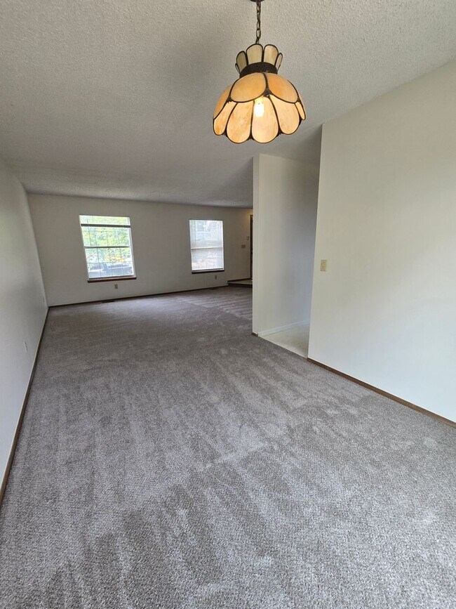 Building Photo - 3409 E 99th Dr