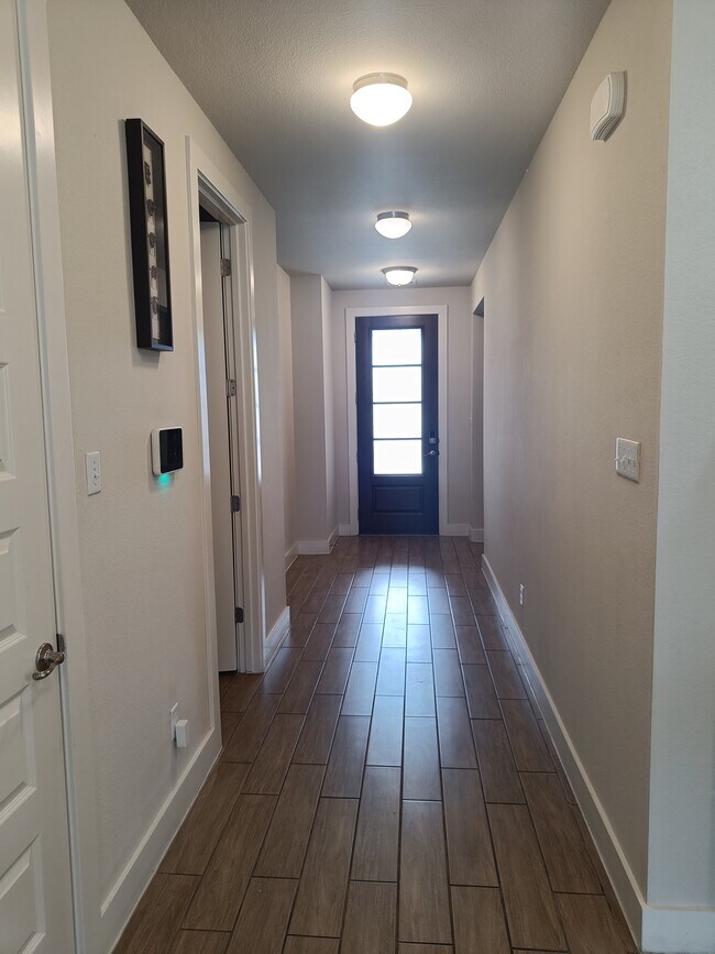 Building Photo - 535 Tanda Ln