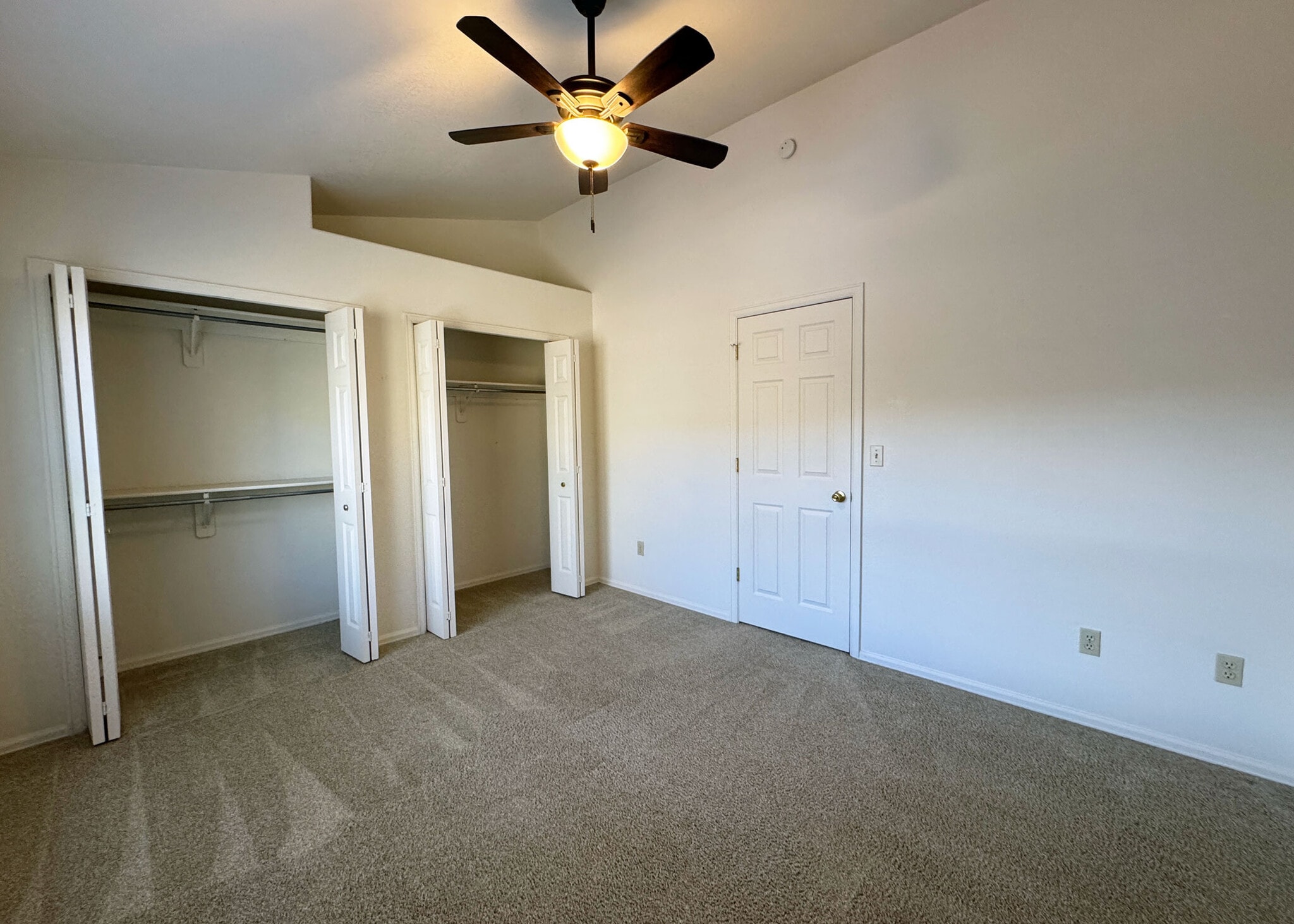 Building Photo - 6913 Yellowpine Dr