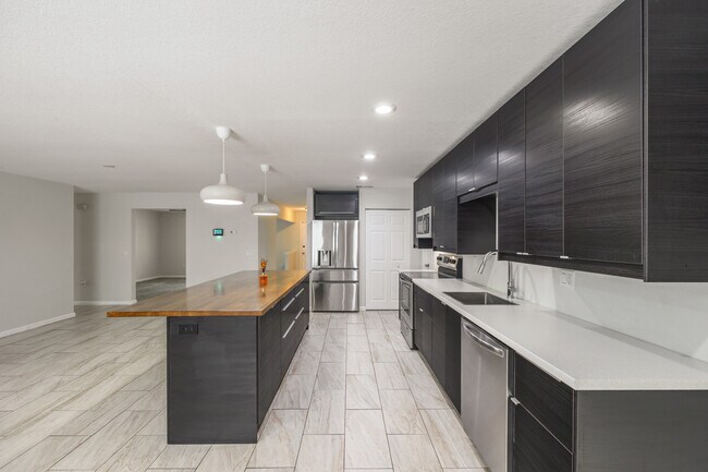 Building Photo - Point View Lane