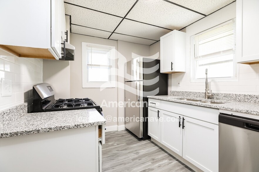 Building Photo - 569 Elbon Ave
