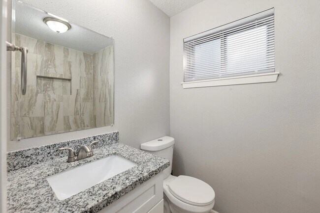 Building Photo - 9806 Thrush St