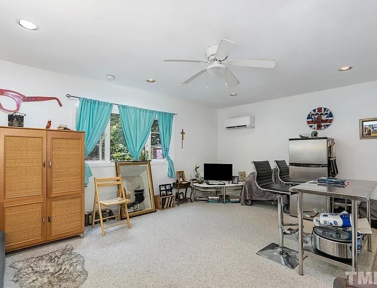 Living room with large window - 115 W Woodridge Dr