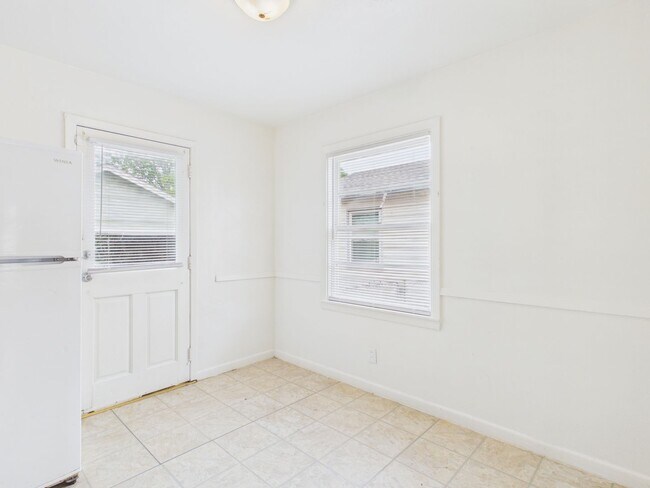 Building Photo - 4308 S Jackson St
