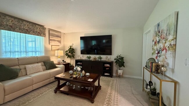 Building Photo - Beautiful 3 bed 2 bath Home - Unfurnished
