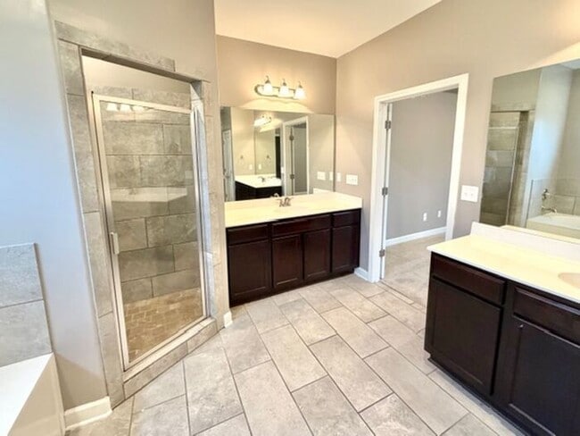 Building Photo - Now Leasing a 4 bedroom 3 bath home in Olive Branch
