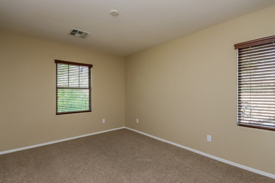 Building Photo - 3297 E Ivanhoe St