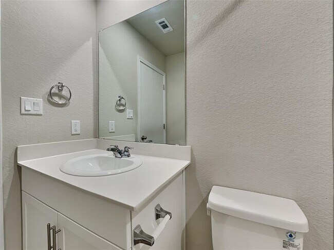Building Photo - 5208 Saddle Clb Dr