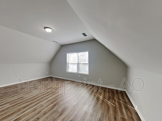 Building Photo - 1184 Hubbard St SW