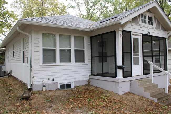 Building Photo - 431 N Grand Ave