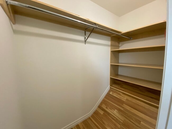Building Photo - Bright and Spacious 2 Bed/1.5 Bath South O...