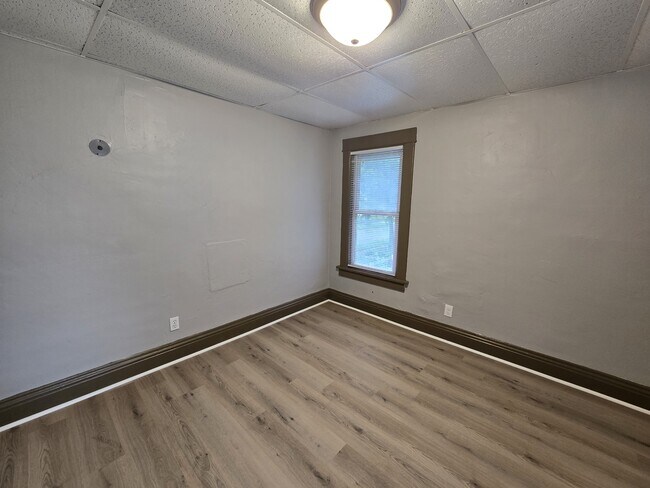 Building Photo - 419 Bratnober St