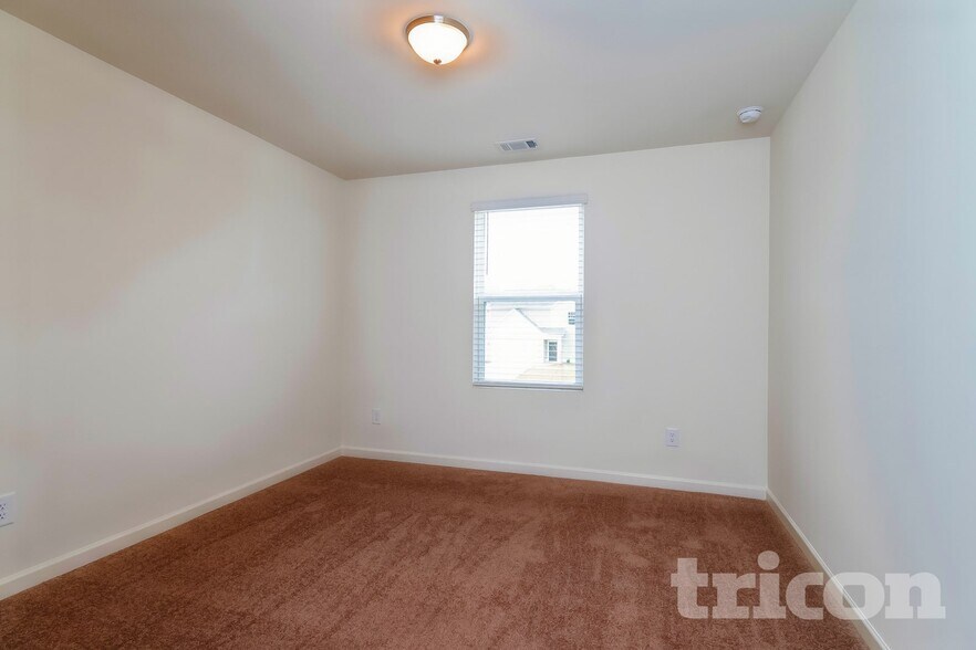 Building Photo - 1044 Hudson Ct