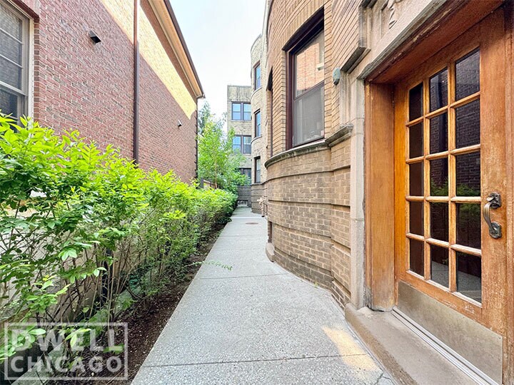Building Photo - 2130 W Giddings St