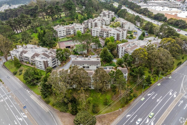 Primary - Village Serramonte