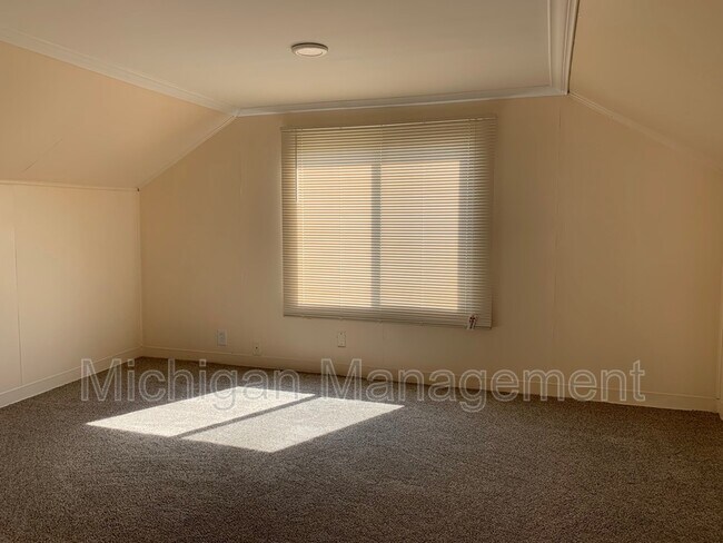 Building Photo - 7428 Deering St