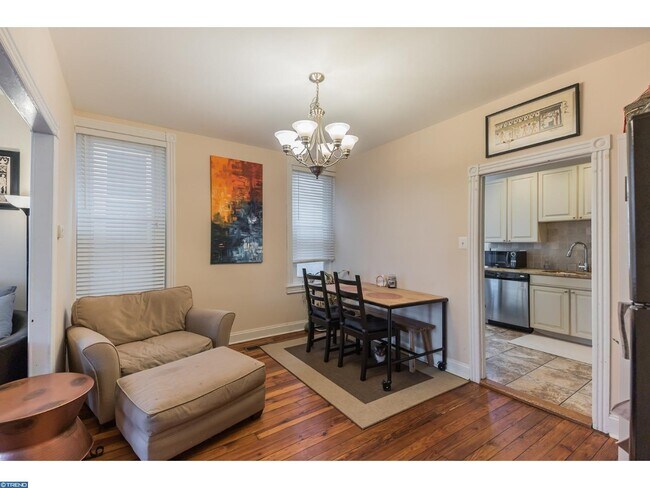 Building Photo - 385 Conarroe St