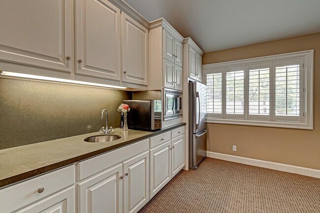 Building Photo - 9310 Oakford Ct