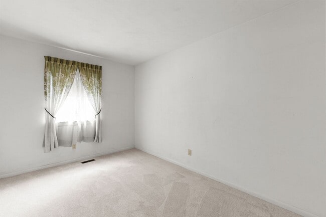 Building Photo - Townhouse for Rent in Virginia Beach!