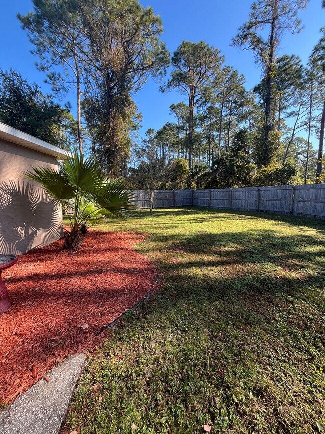 Building Photo - Beautiful Fenced in Yard on a cul-de-sac!!!