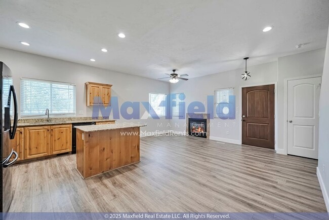 Building Photo - Golf Course Townhouse 3 BD 2.5 BA 2 GA w/ ...