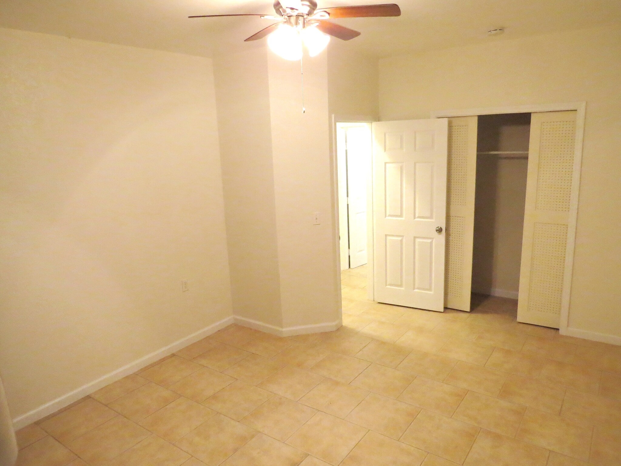 Building Photo - 15-1414 24th Ave