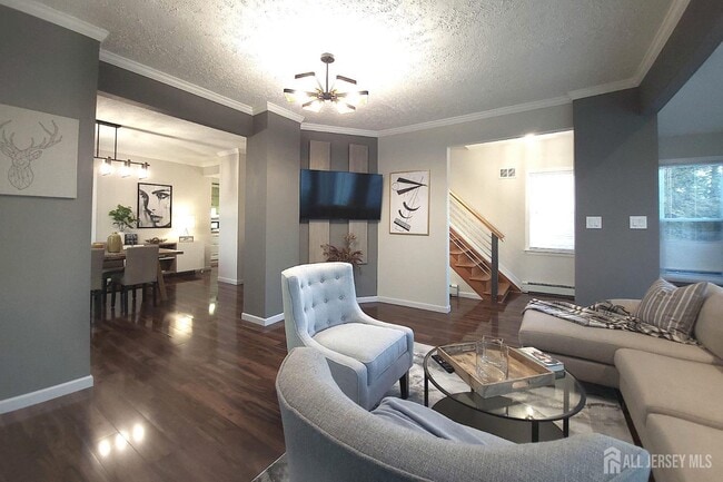 Building Photo - 425 W Broad St