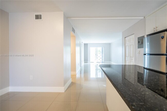 Building Photo - 1986 Biarritz Dr