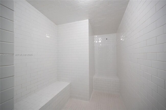 Building Photo - 1300 Brickell Bay Dr