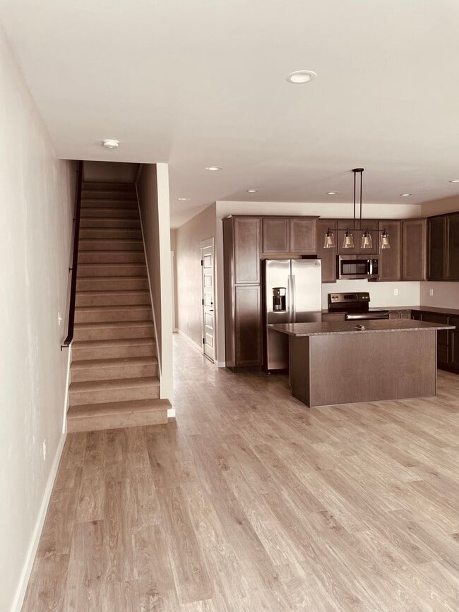 Building Photo - 3 Bd / 2.5 Bath