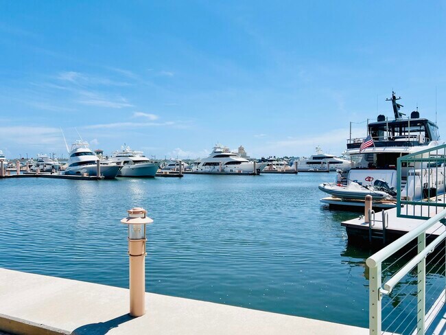 Building Photo - 610 Clematis St