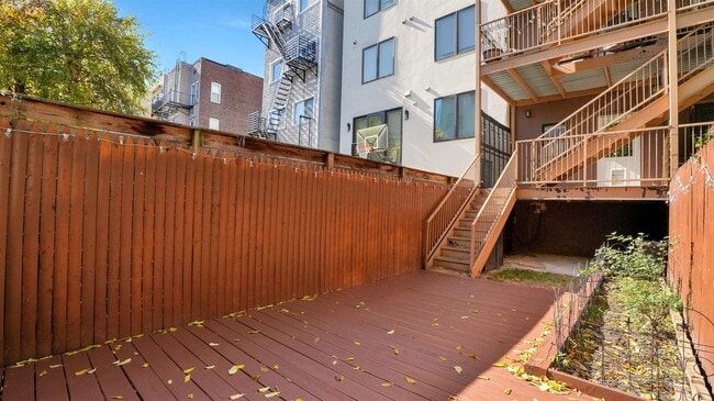 Building Photo - 717 Adams St